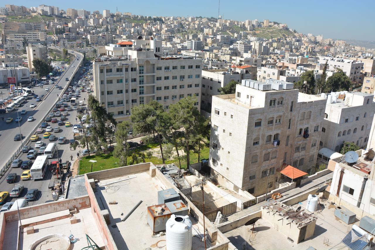 Teeba Palace Hotel Suites Amman Esterno foto