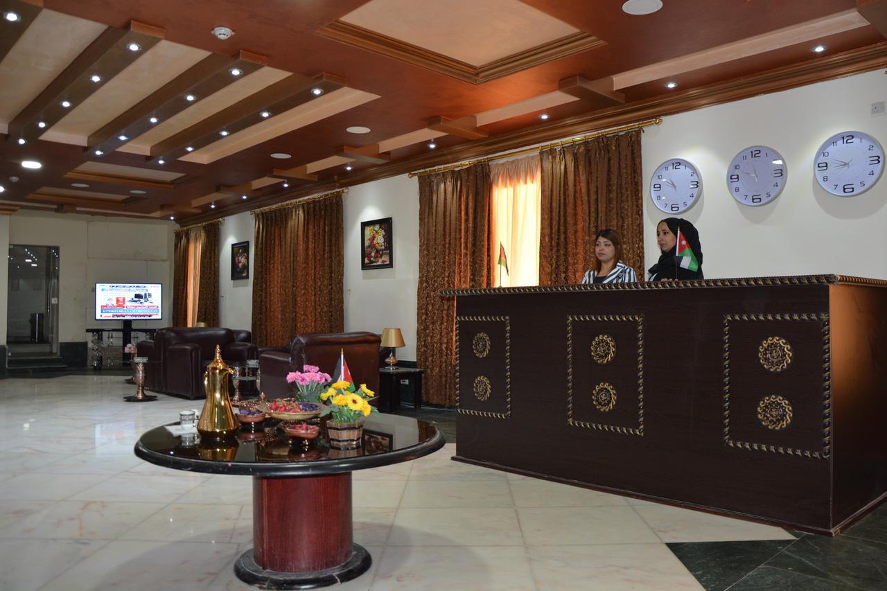 Teeba Palace Hotel Suites Amman Esterno foto