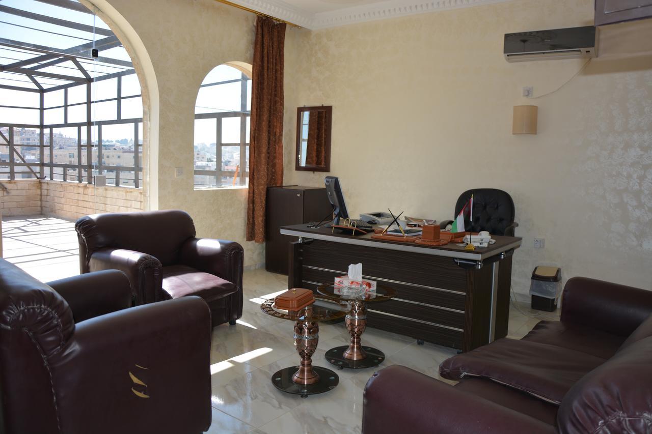 Teeba Palace Hotel Suites Amman Esterno foto