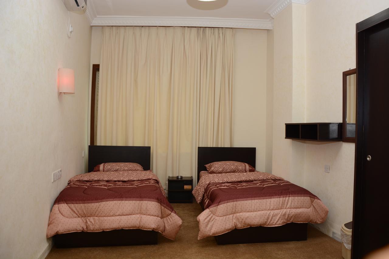 Teeba Palace Hotel Suites Amman Esterno foto