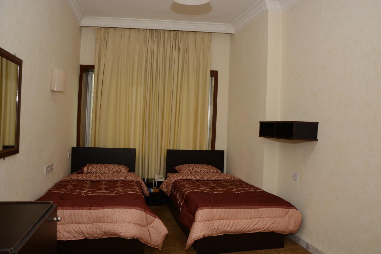 Teeba Palace Hotel Suites Amman Esterno foto