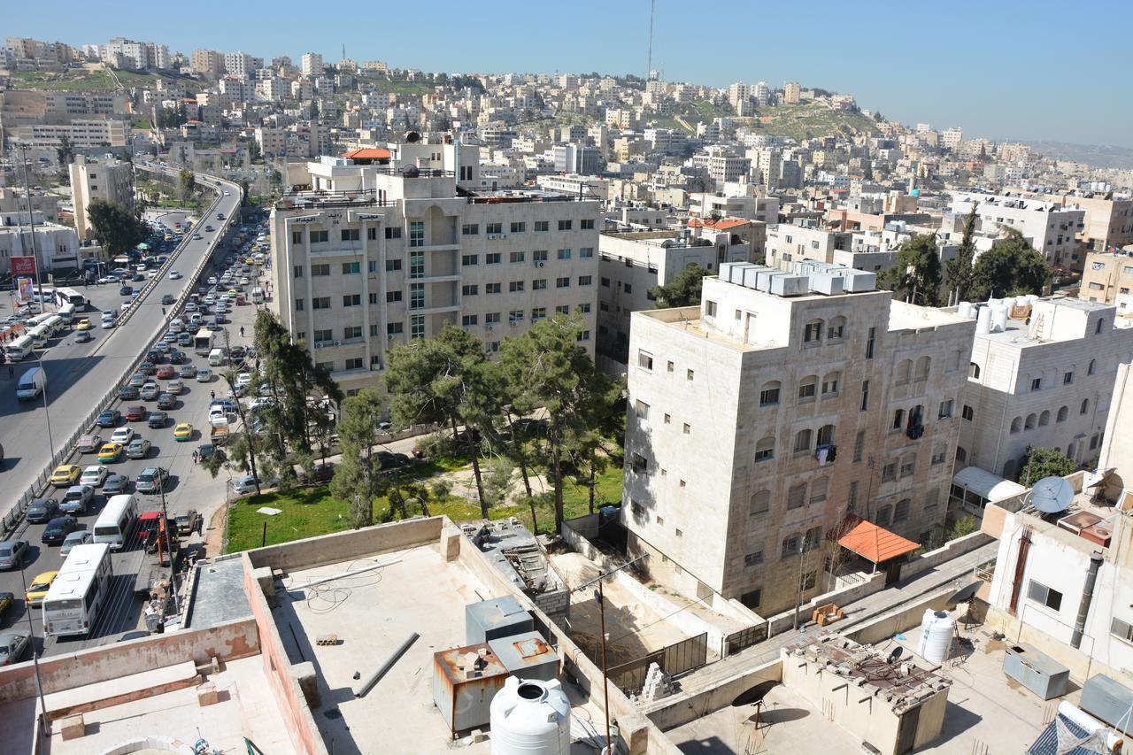 Teeba Palace Hotel Suites Amman Esterno foto