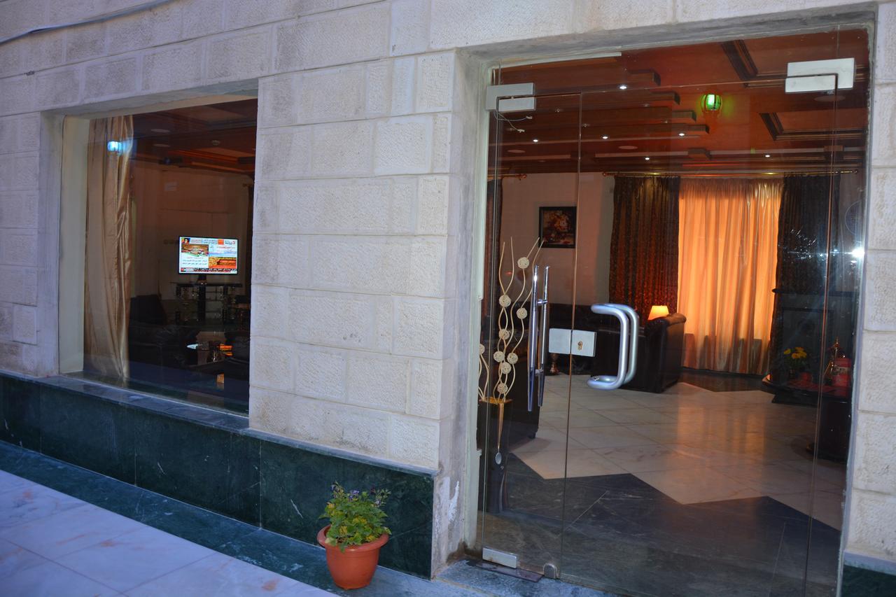 Teeba Palace Hotel Suites Amman Esterno foto