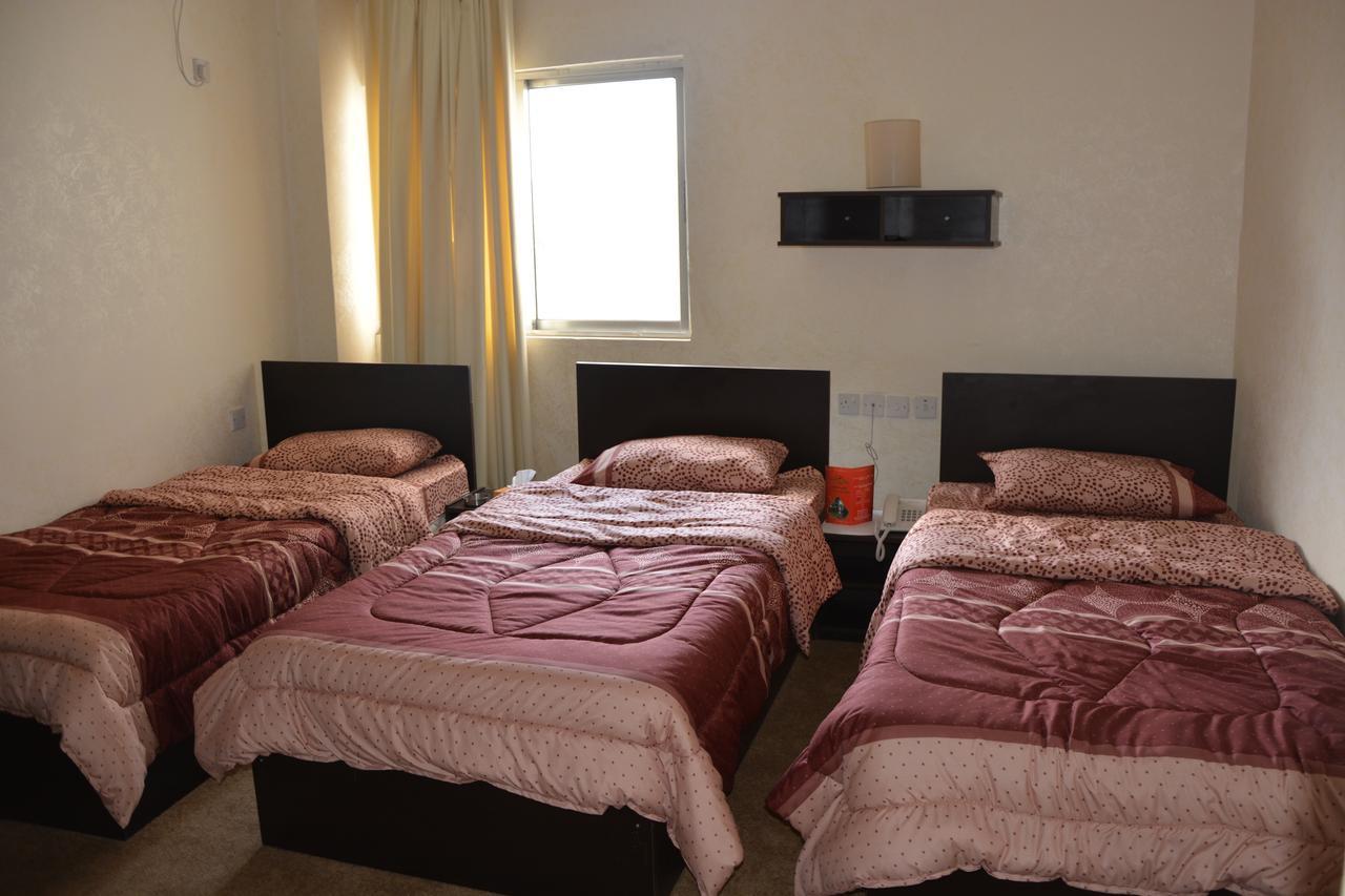 Teeba Palace Hotel Suites Amman Esterno foto