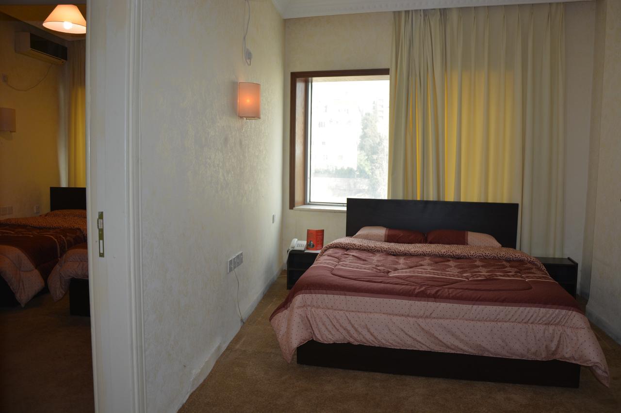 Teeba Palace Hotel Suites Amman Esterno foto