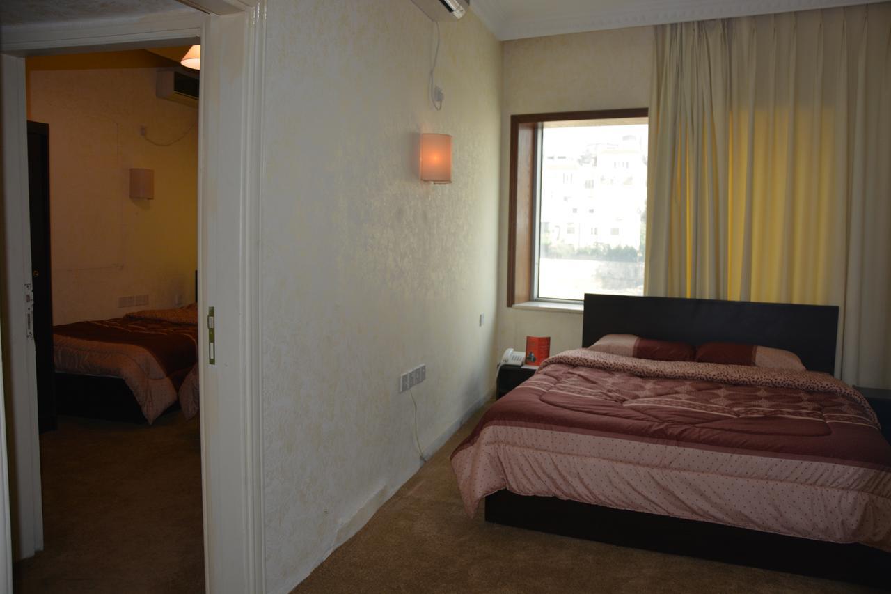 Teeba Palace Hotel Suites Amman Esterno foto