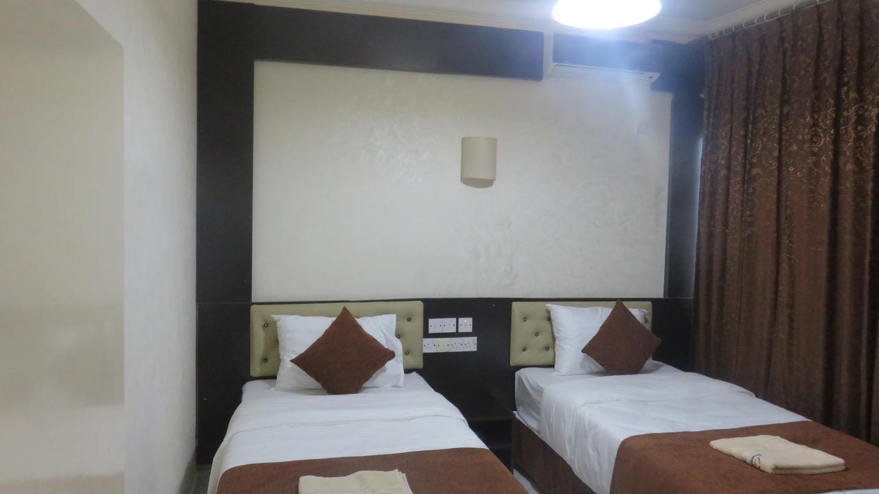 Teeba Palace Hotel Suites Amman Esterno foto