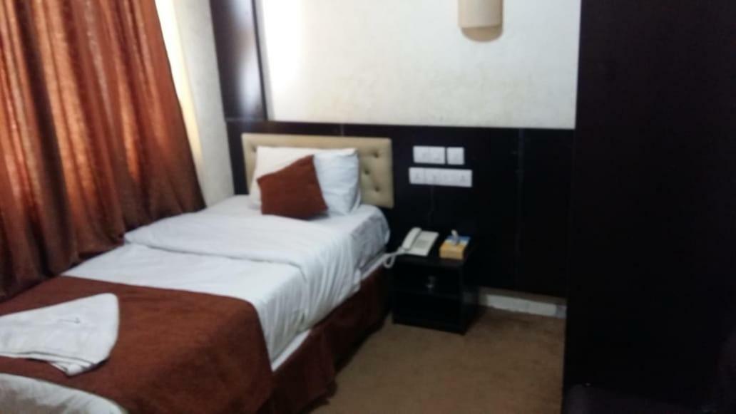 Teeba Palace Hotel Suites Amman Esterno foto